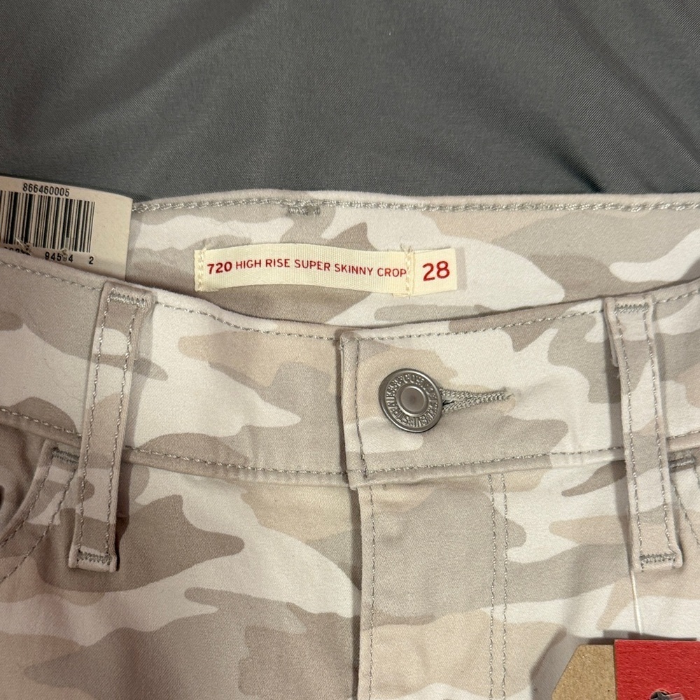 Levi's Beige Camo Pants - Picture 7 of 11